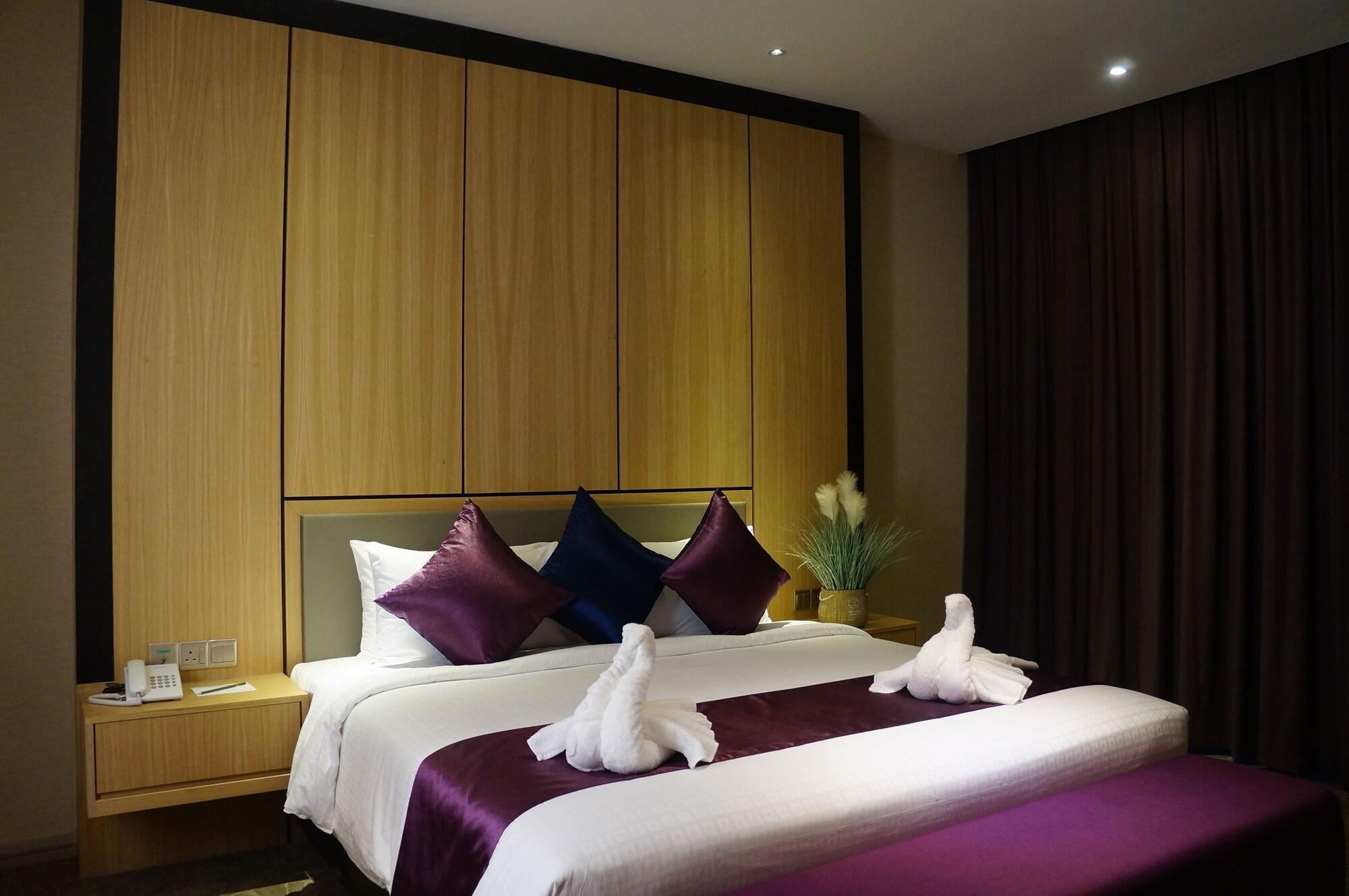 Greens Hotel & Suites Bintulu Exterior foto
