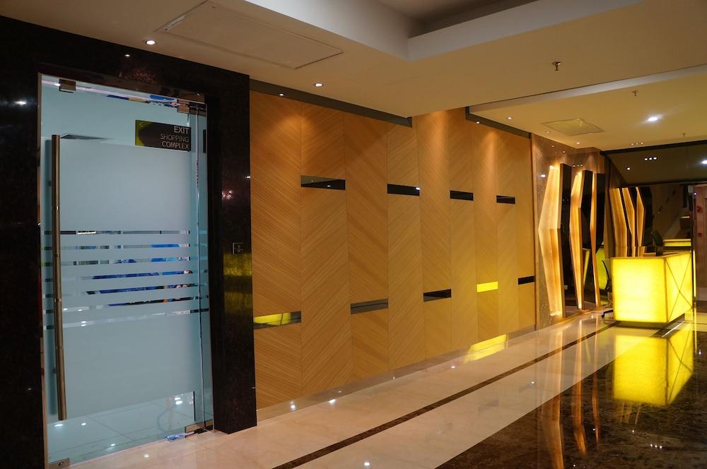 Greens Hotel & Suites Bintulu Exterior foto