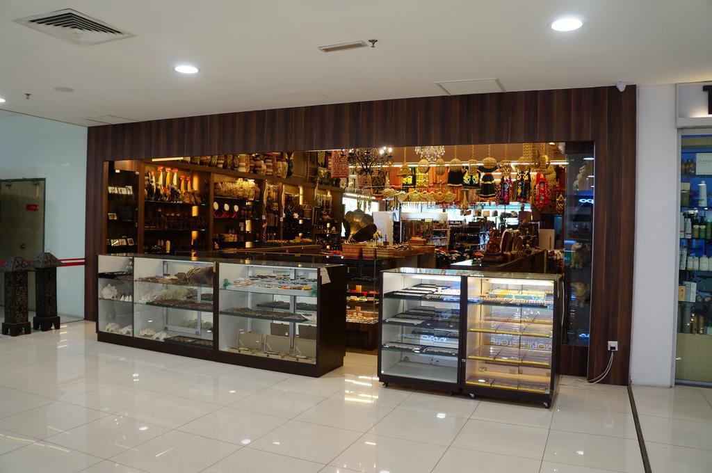 Greens Hotel & Suites Bintulu Exterior foto